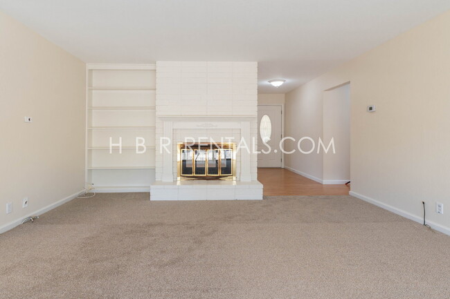 Building Photo - Charming Three Bedroom Single Story Liverm...