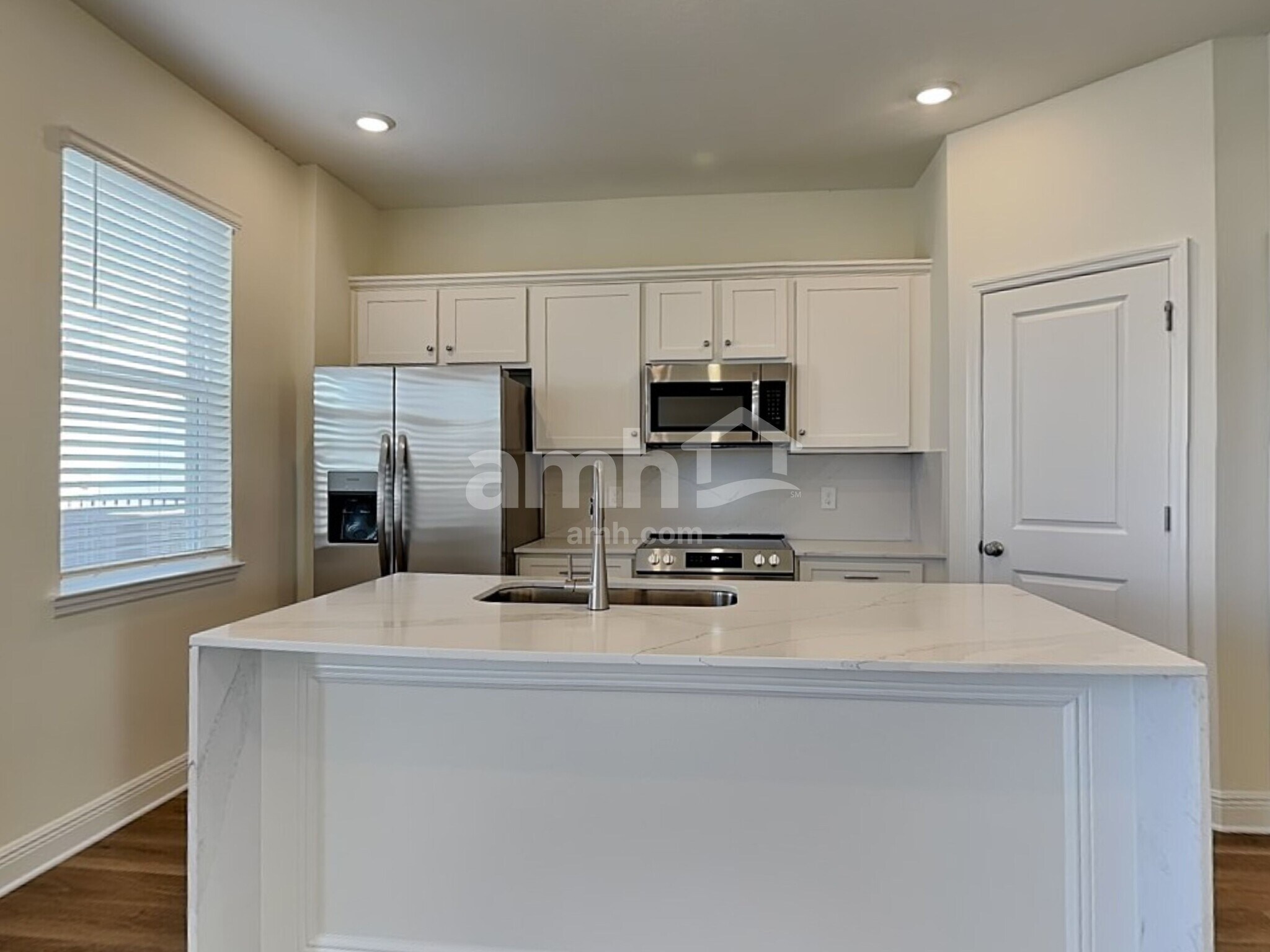 Building Photo - 5928 Sycamore Pl St