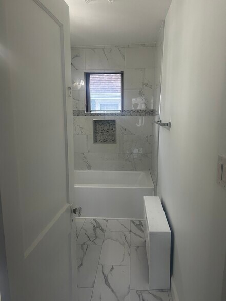 Building Photo - 176 Brush Hill Rd