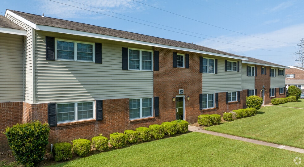 Building Photo - Cardinal Village