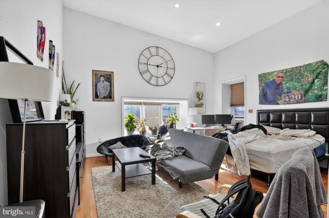 Building Photo - 4011 Pine St