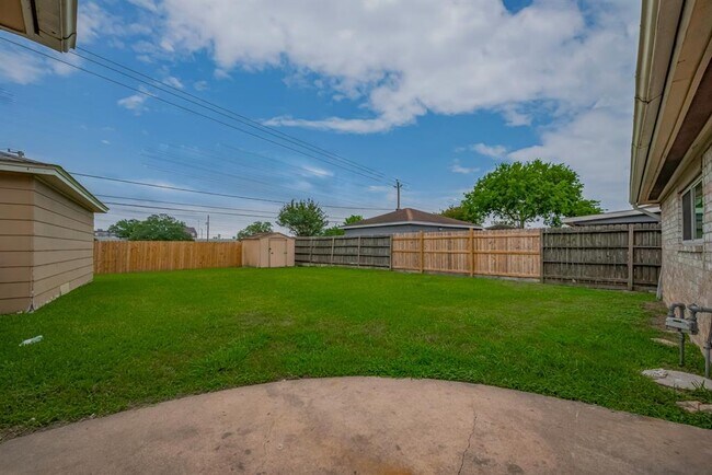 Building Photo - 8119 La Roche Ln