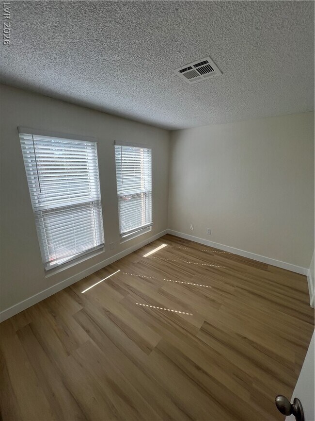 Building Photo - 3939 S Torrey Pines Dr