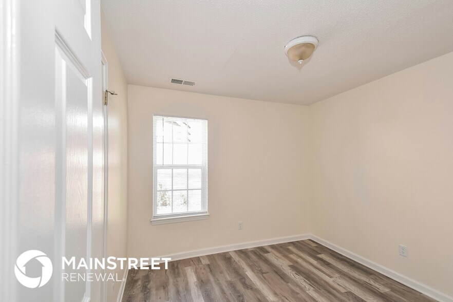 Building Photo - 2835 Heatherglen Cove W