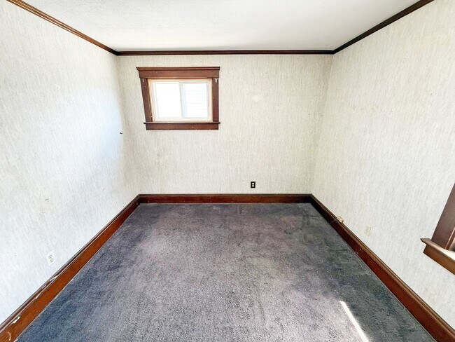 Building Photo - 3 BED 1 BATH BEAUTIFUL SINGLE FAMILY HOME ...