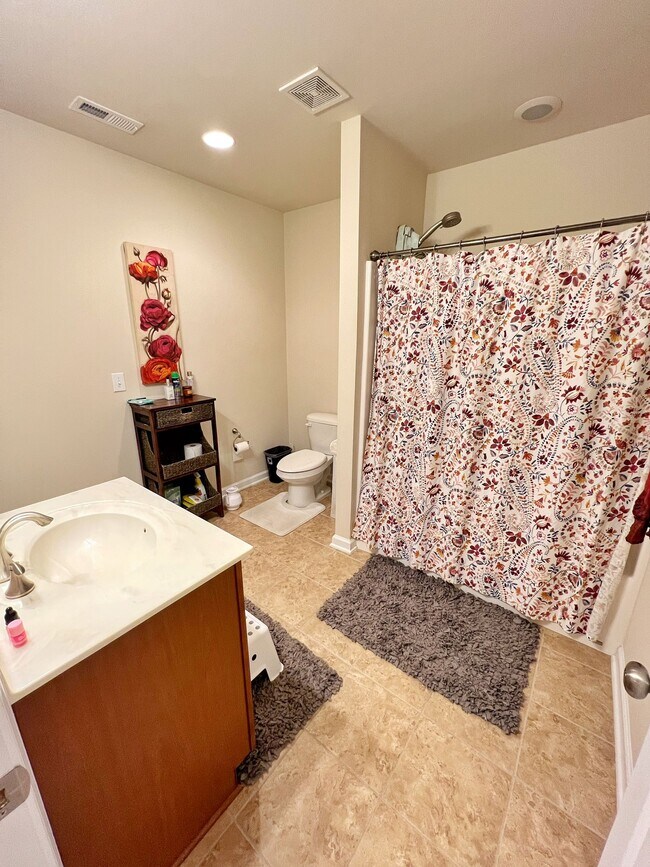 Basement full bathroom - 516 Sealine Dr