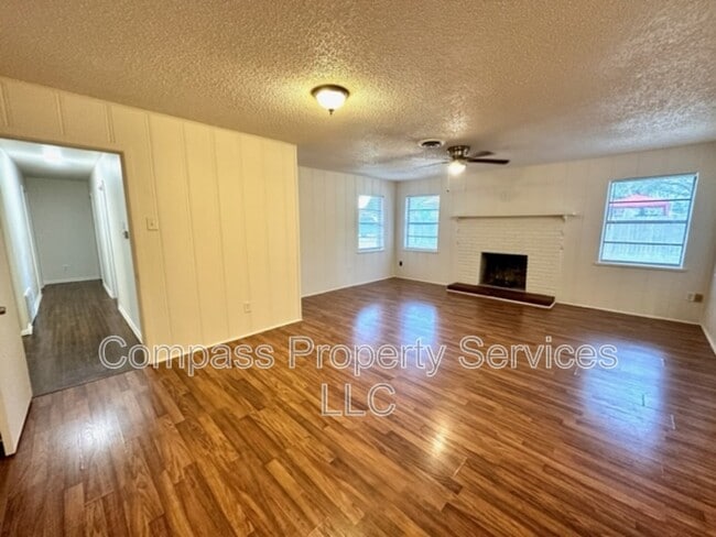 Building Photo - 1400 Royal Oaks Dr