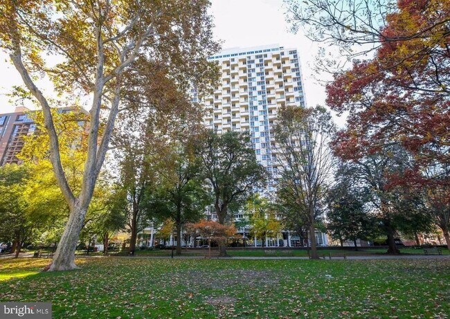 Building Photo - 604-36 S Washington Square