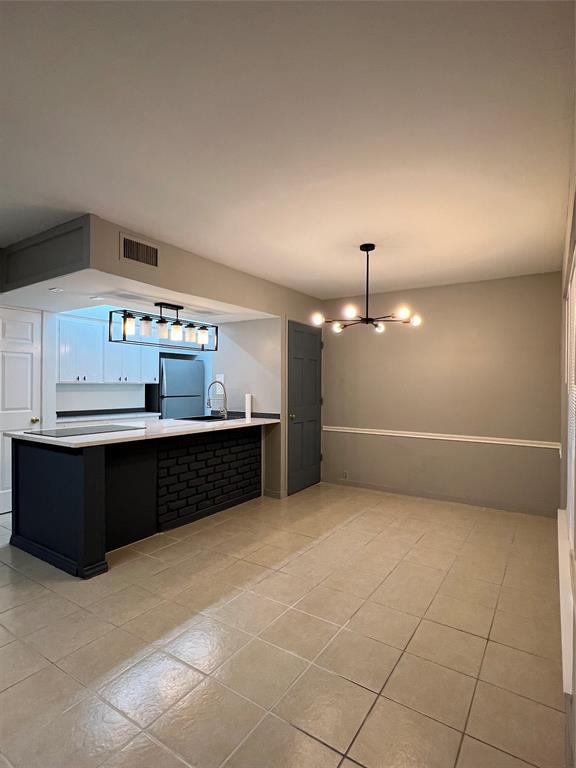 Building Photo - 2121 Fountain View Dr