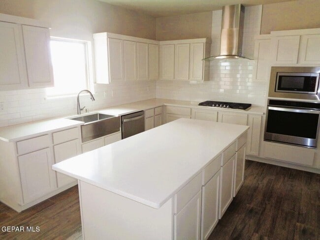 Building Photo - 13513 Coldham St