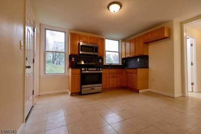 Building Photo - 484 S 16th St