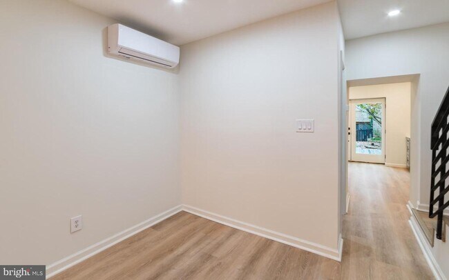 Building Photo - 130 Krams Ave