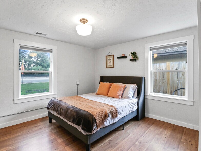 Building Photo - 4 Randall St