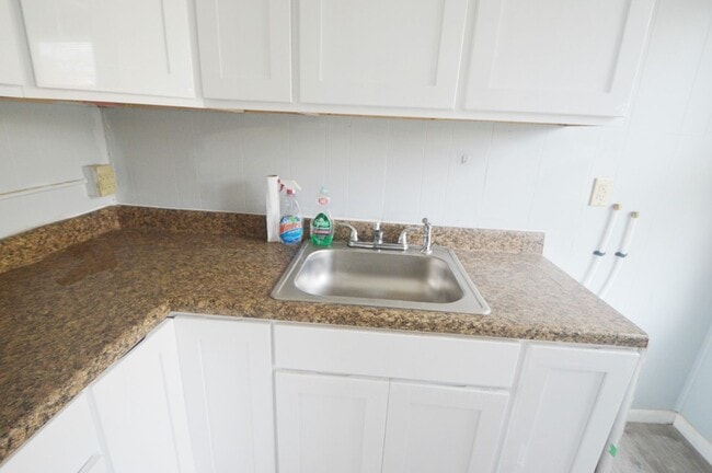 Building Photo - 38 Cascade St