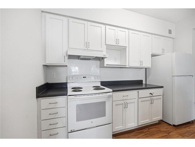 Building Photo - 2318 Jefferson St NE