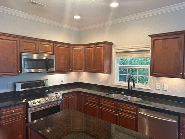 Building Photo - Ingleside