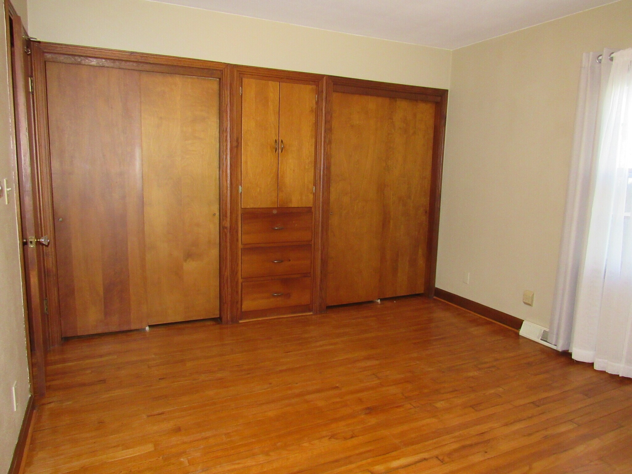 Building Photo - 1605 Broadlawn Ave