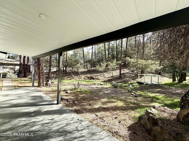 Building Photo - 841 E Pine Knoll Dr