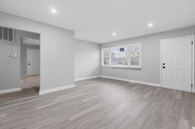 Building Photo - 877 163rd St