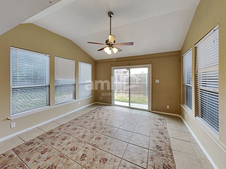 Building Photo - 13723 High Mesa Rd