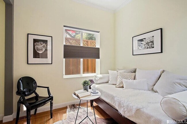 Building Photo - 450 Fair Oaks St