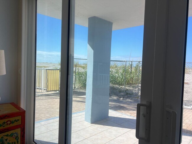 Building Photo - GREAT PRICE!  Gulf Horizon, Gulf Front, 2BR/2BA 1st Floor Condo