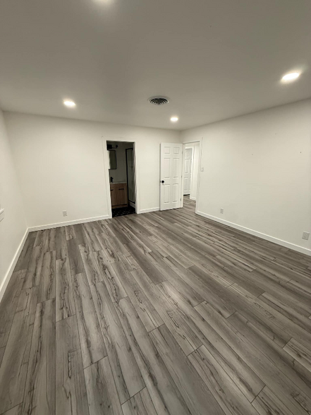 Building Photo - 4552 Alta Mesa Dr