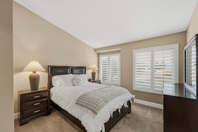 Building Photo - 223 Desert Falls Dr E