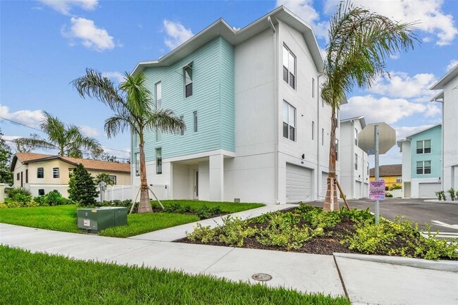 Building Photo - 3826 Pompano Dr SE