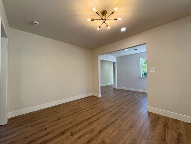 Building Photo - Modern Oasis in the Heart of Los Altos – U...