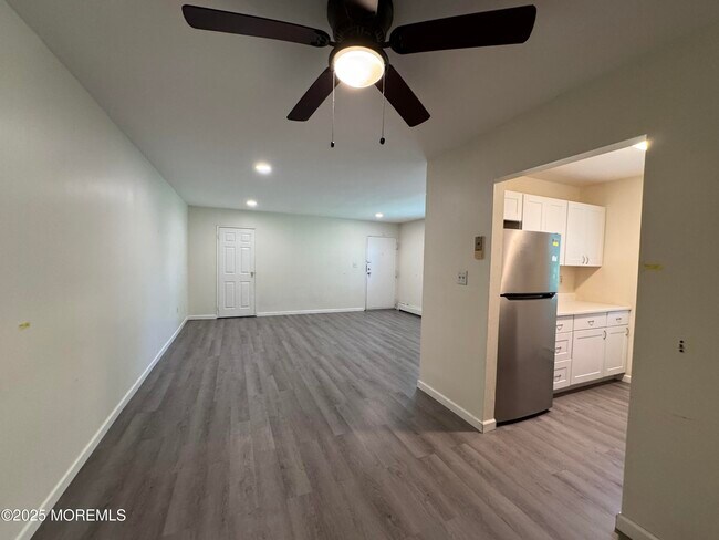 Building Photo - 289 Main St