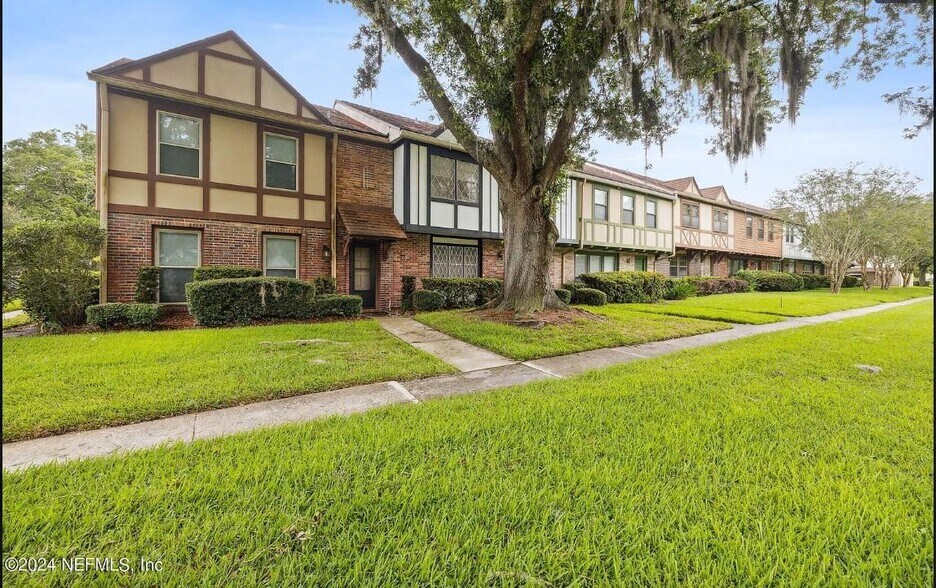 Building Photo - 8191 Trafalgar Sq