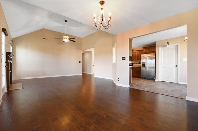 Building Photo - Pet Friendly Three Bedroom with Bonus!