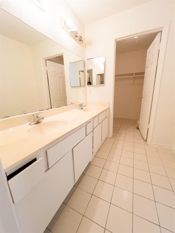 Building Photo - 2803 Meadowgrass Ln