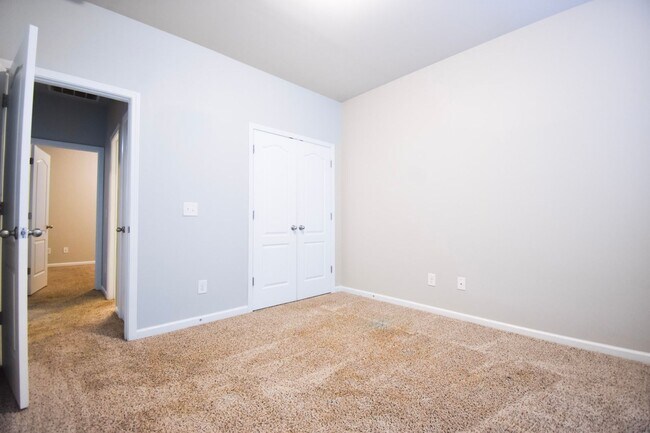 Building Photo - Coming Soon: 3 BEDROOM 2 BATHROOM - PETS C...