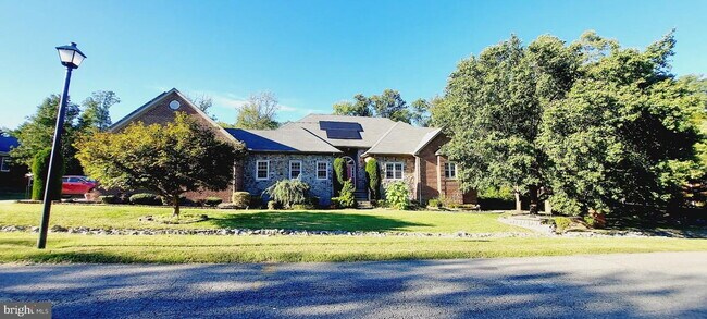 Building Photo - 9008 Doris Dr