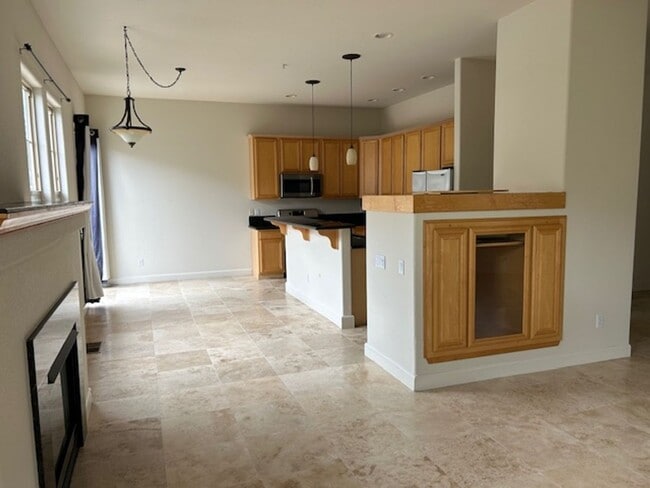 Building Photo - 6652 Aston Cir