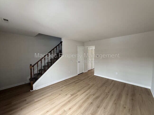 Building Photo - 5230 King's Wood Ln