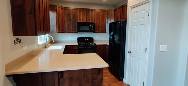 Building Photo - 1077 Kettering Dr