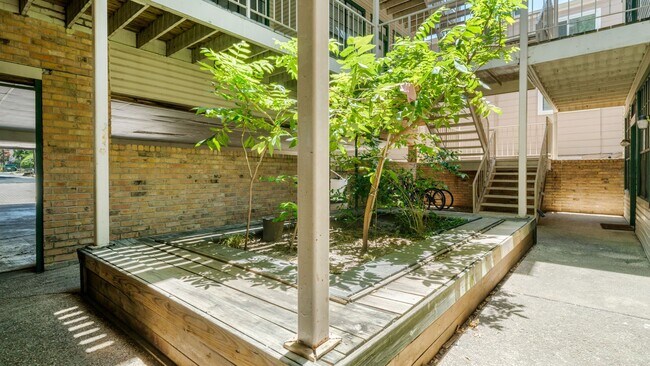 Building Photo - UT PRE-LEASE: 2 BD / 2 BA