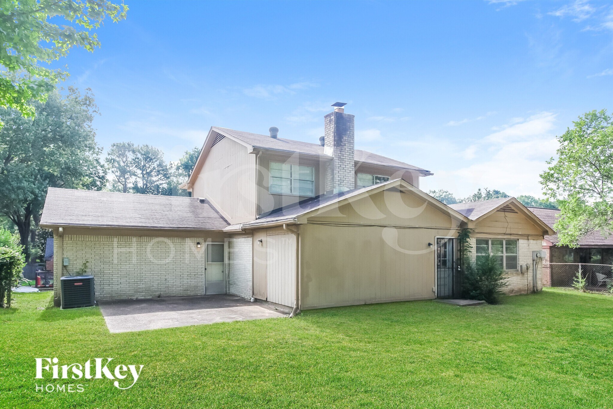 Building Photo - 3347 Bluemont Dr