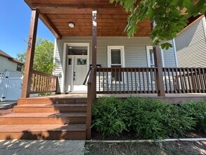 Building Photo - 707 Livingston Ave NE