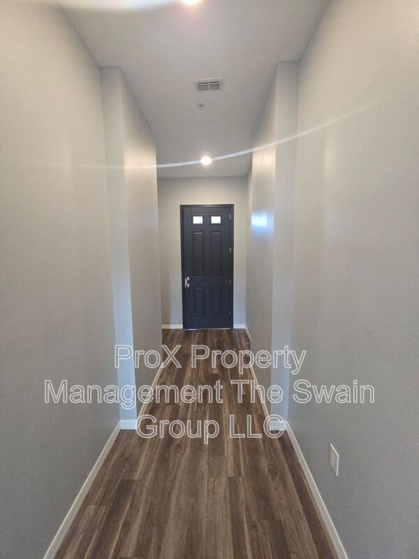 Building Photo - 750 Ave C SW