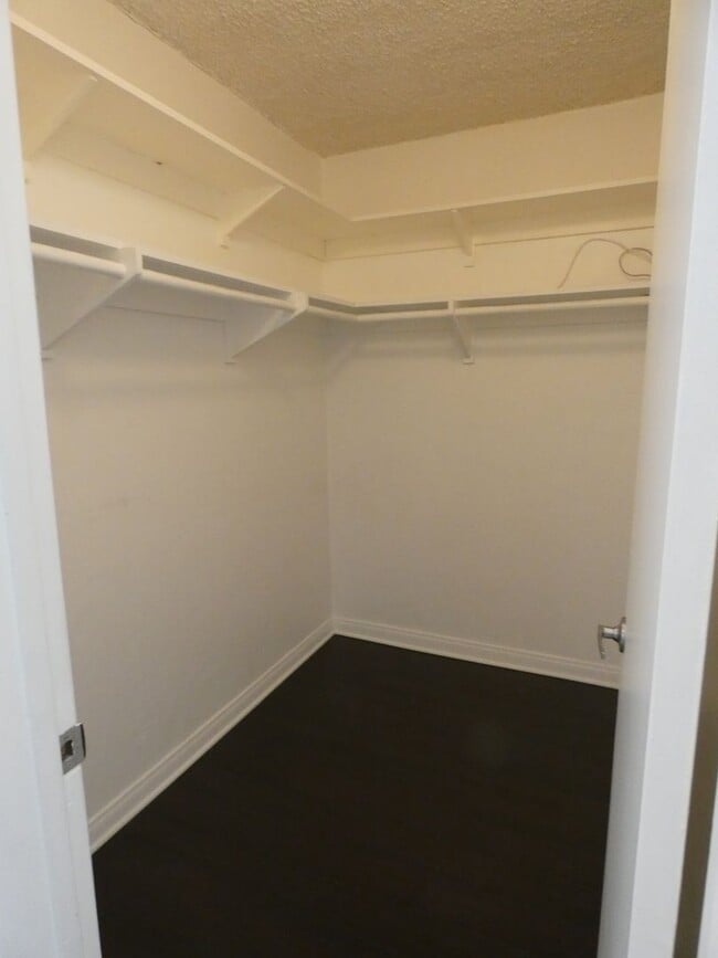 Building Photo - *Available NOW  in La Habra!*