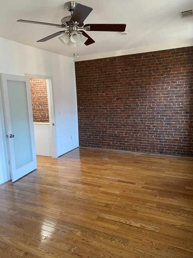Building Photo - 57 James St