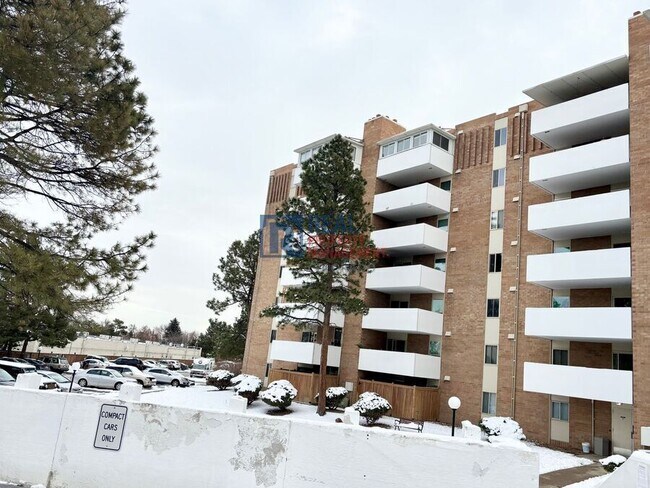 Building Photo - 2880 S Locust St