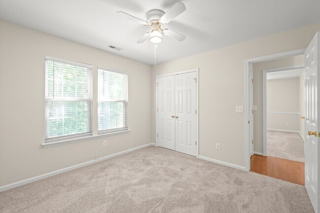 Building Photo - 3 Bedroom w/ 2 car Garage (Landscaping is ...