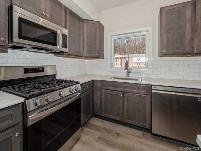 Building Photo - 4 S Hls Wy