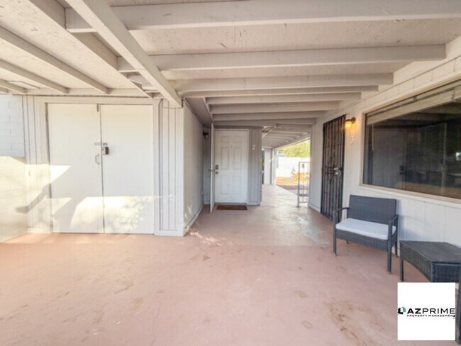 Building Photo - Make Yourself at Home in This Cozy 1/1 Pho...