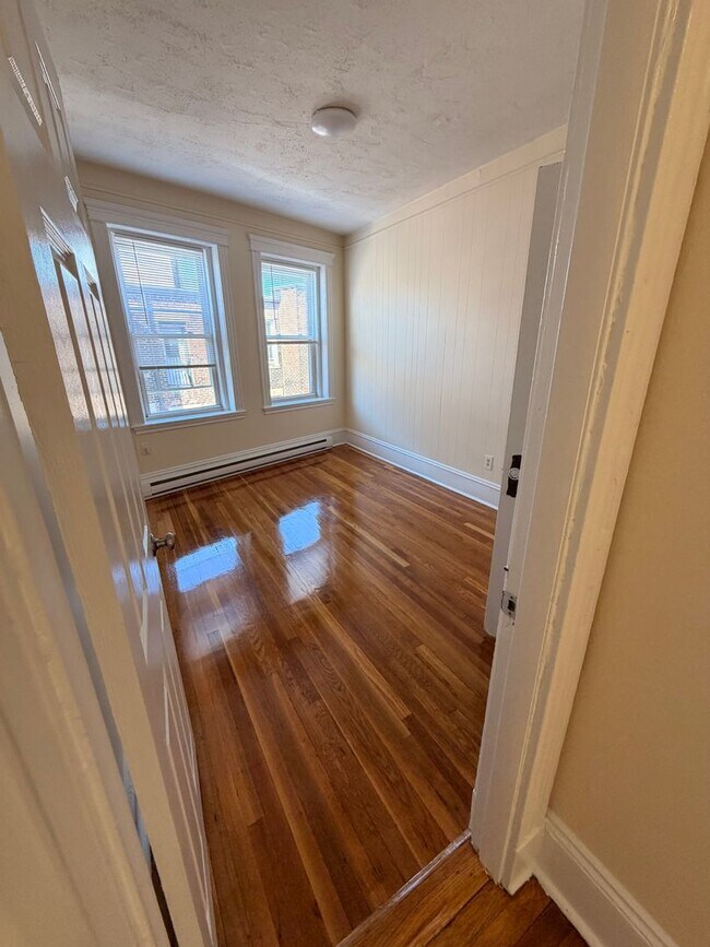 Building Photo - 9/1 No Fee! 2BR on Huntington Ave near Longwood, Brigham Cir!